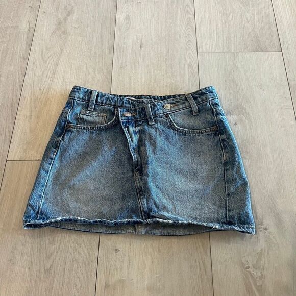 Zara Dresses & Skirts - Zara women’s demin mini skirt size xs